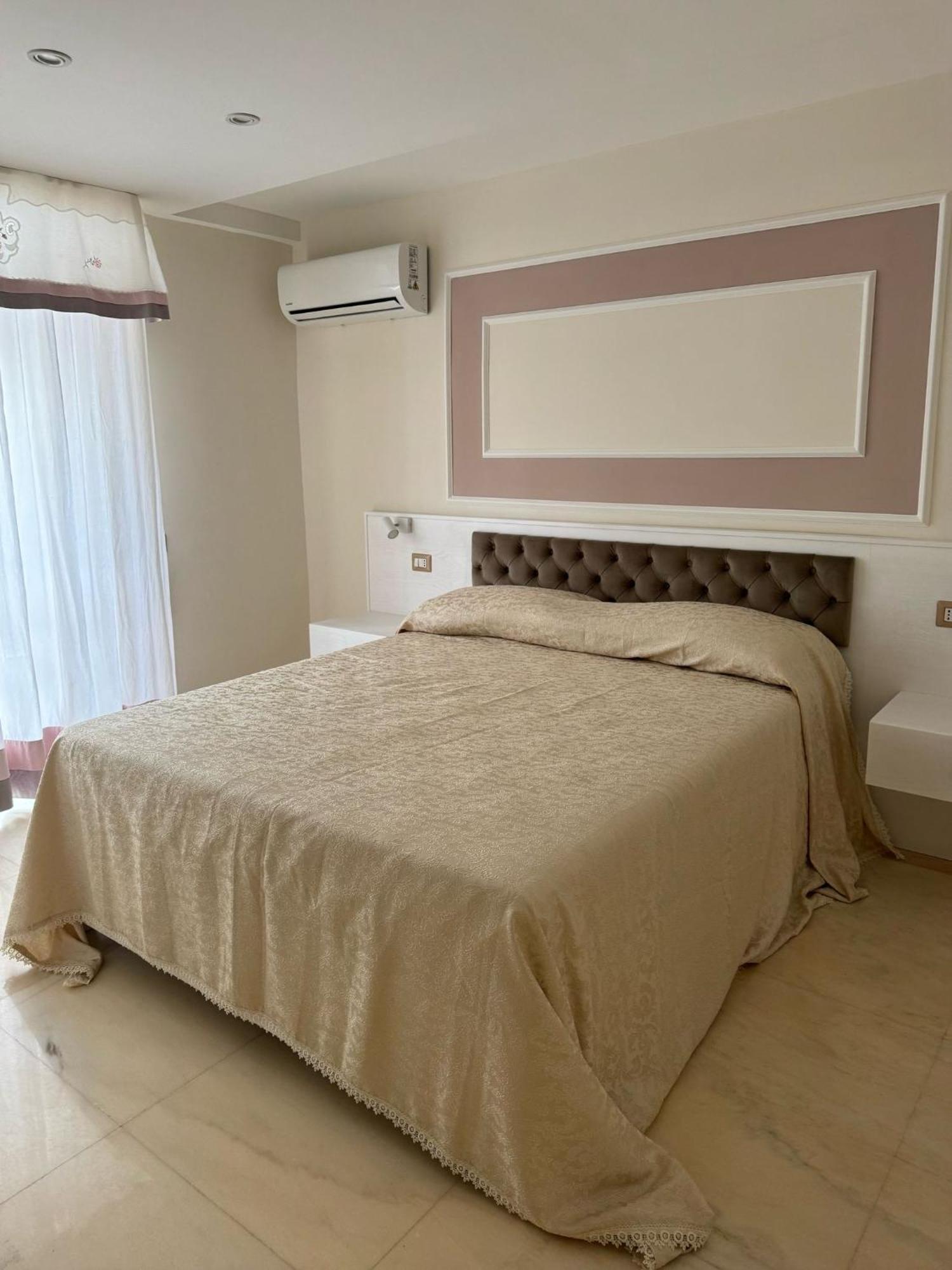 Bernini House Naples Hotel Exterior foto